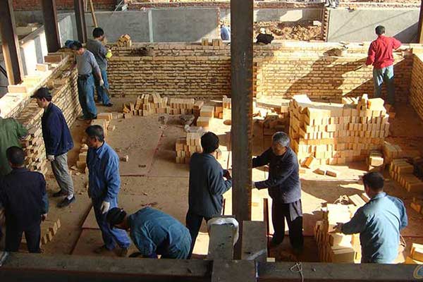 玻璃窯施工現(xiàn)場(chǎng)